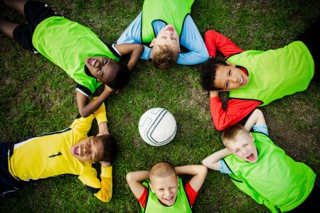 Jak przygotować dziecko na pierwszy obóz sportowy?